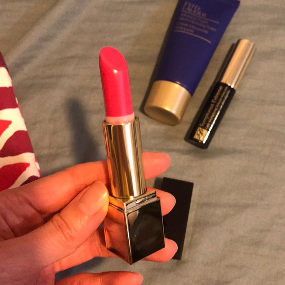 Estée Lauder Pouch and makeup set - Picture 3 of 7